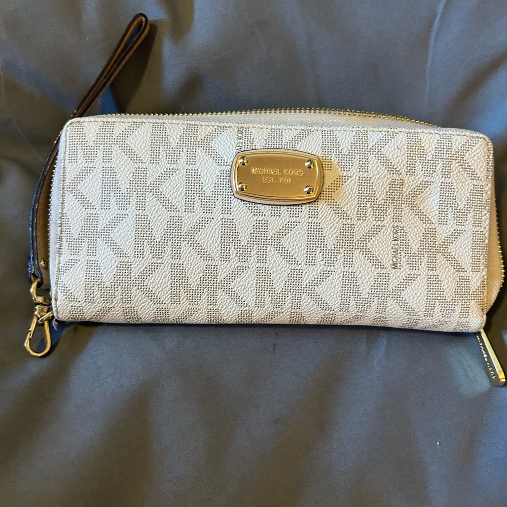White tan wallet